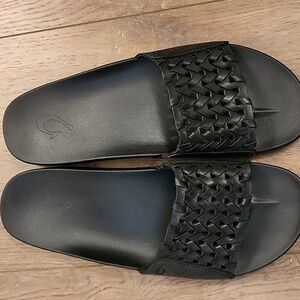 OluKai Black Woven Sandals